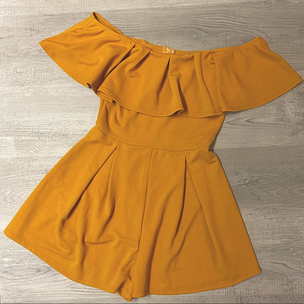 Fashion Nova Off Shoulder Ruffle Romper  Size S - Picture 4 of 5